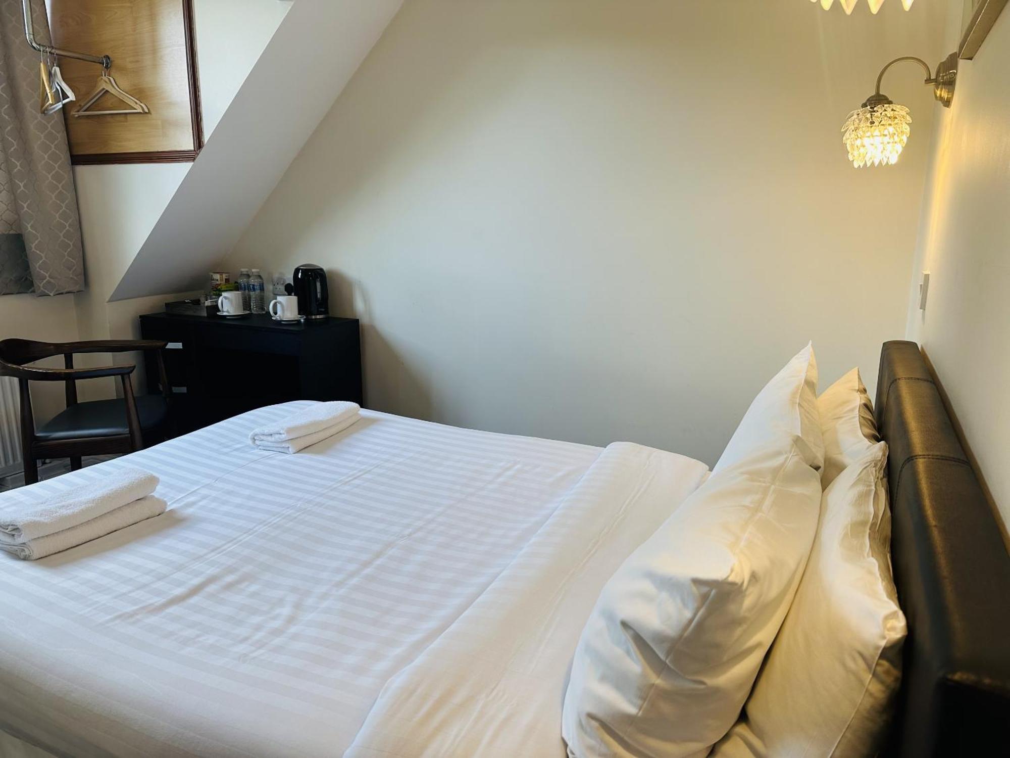 Woodcock Inn Felbridge Экстерьер фото